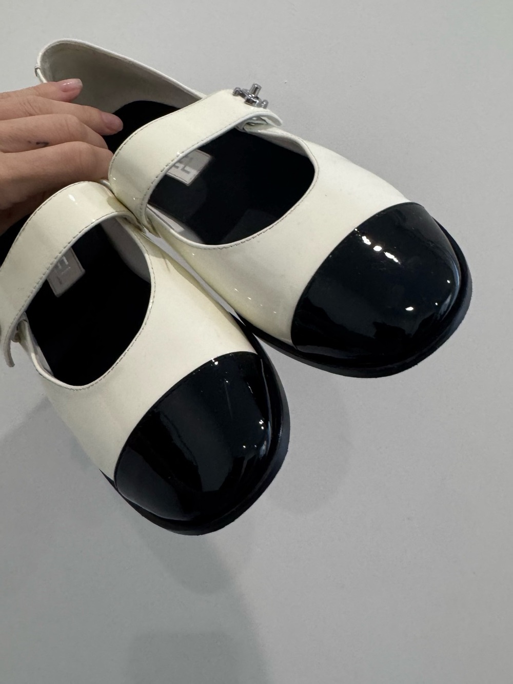 Chanel CC Mary Jane Ballet Flats in White Patent Leather - Picture 7 of 14